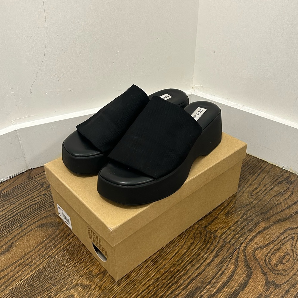 Steve Madden Slinky Platform Sandal